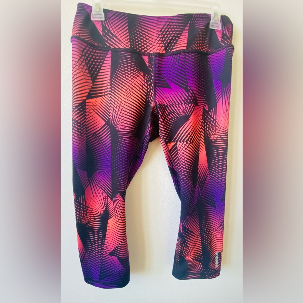 EUC Reebok brand workout leggings,cropped style. M